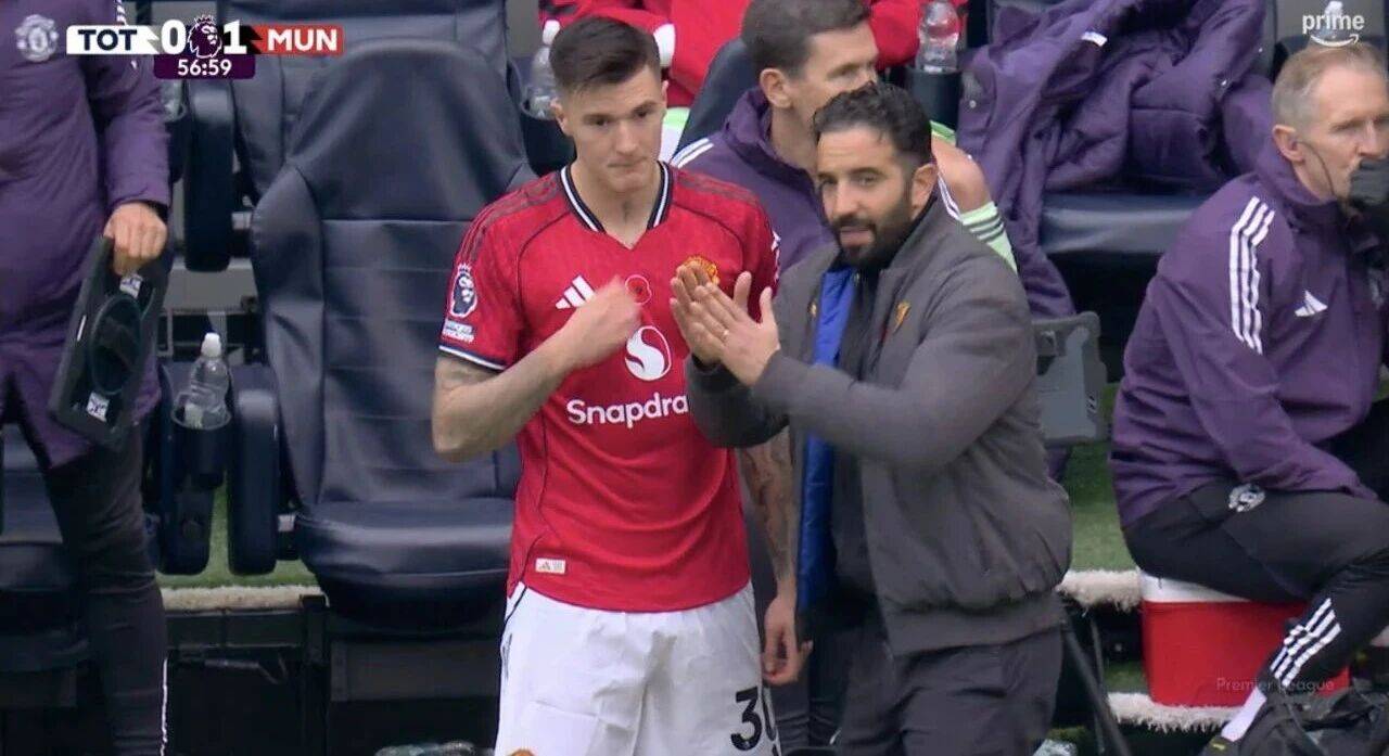  曼联训练开放日，国际比赛日单刀错失引欢呼，法甲在即，球探报告显示潜力