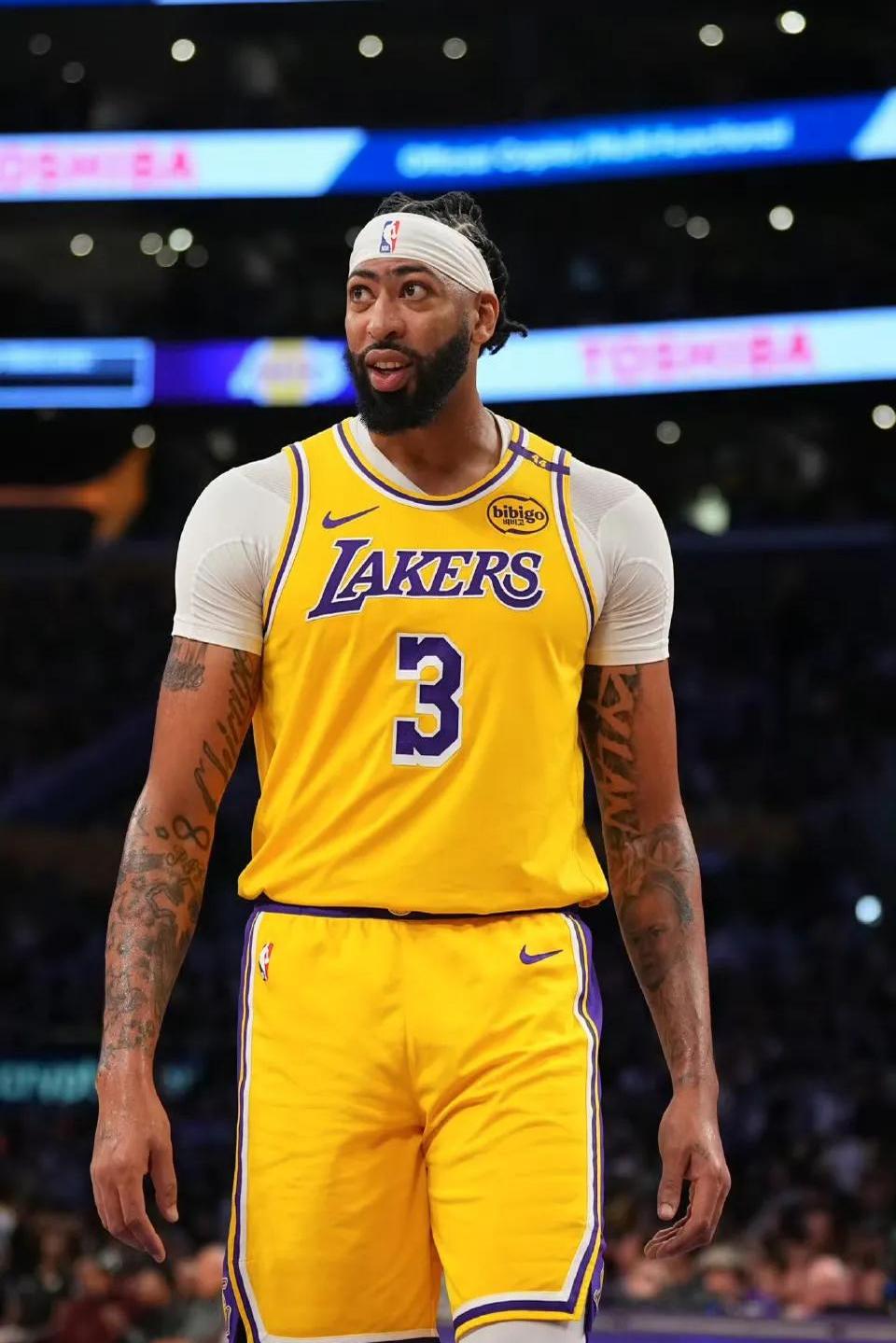 詹姆斯巅峰对决，浓眉哥与30激战法国队分钟，逆转胜负难料！的简单介绍